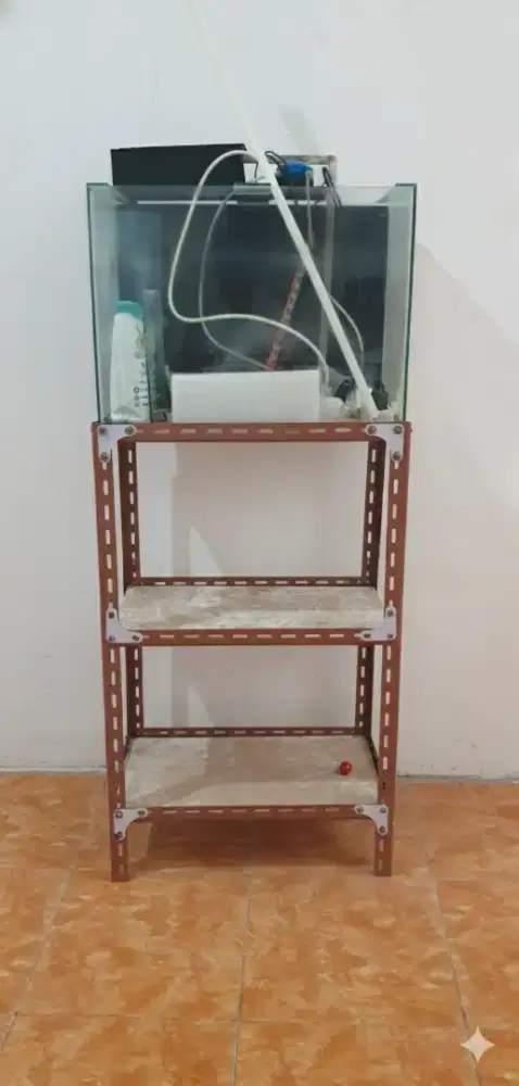 2 Aquarium lengkap dan 1 Rak
