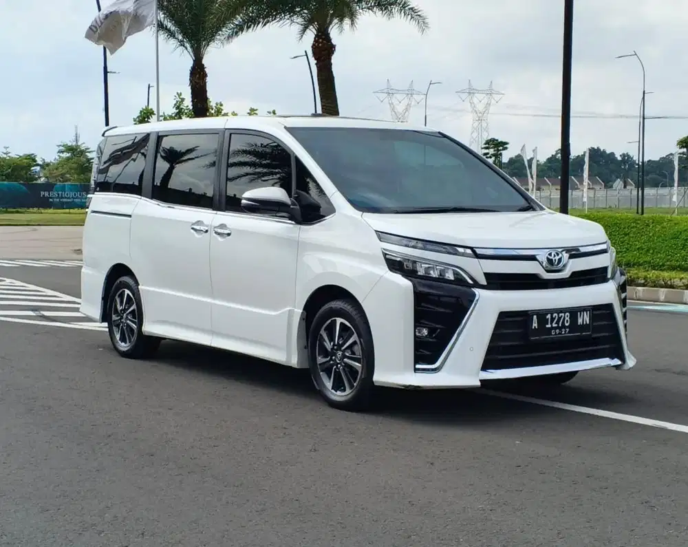 Toyota Voxy 2.0 Automatic 2019 Bensin Putih Metalik