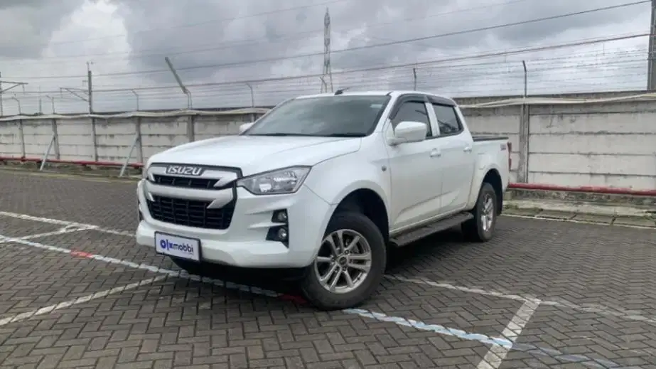DP Rendah Isuzu D-Max Rodeo 1.9 Double Cabin Solar-MT 2023 TBD