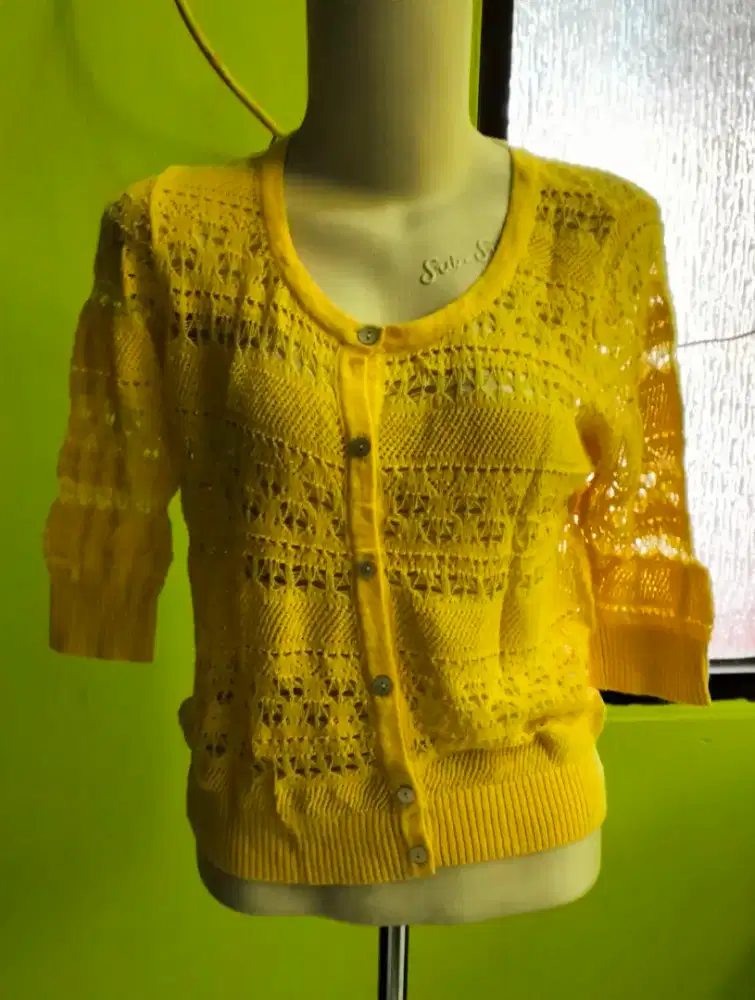 Cardi outerwear 
MANGO
rajut
kuning
size XS/S
LD 100-115