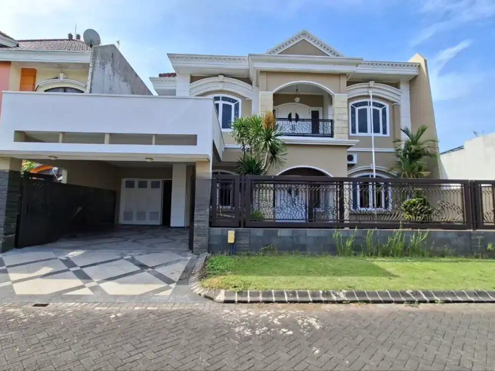 Disewakan Rumah Mewah Semi Furnish di Istana Dieng Malang