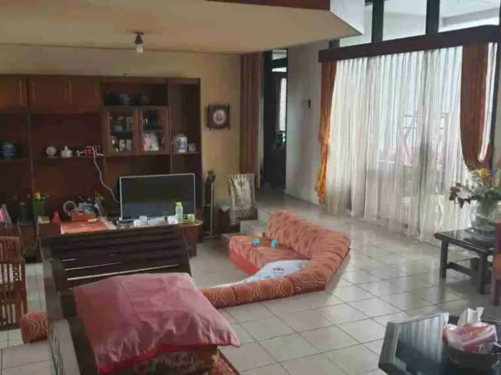 DIJUAL RUMAH DIMAINROAD CIGADUNG RAYA, DEKAT LAPANGAN GOLF DAGO