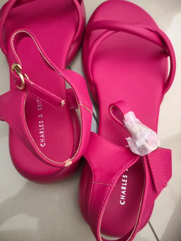 Sepatu sandal Charles and Keith