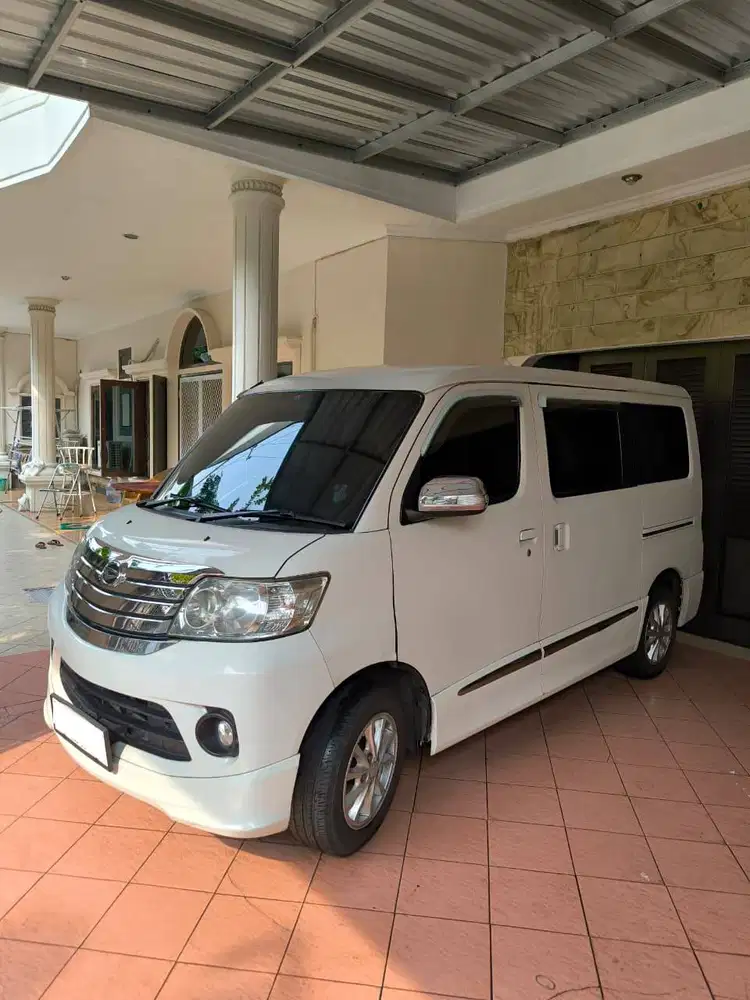 Daihatsu Luxio X AT 2015