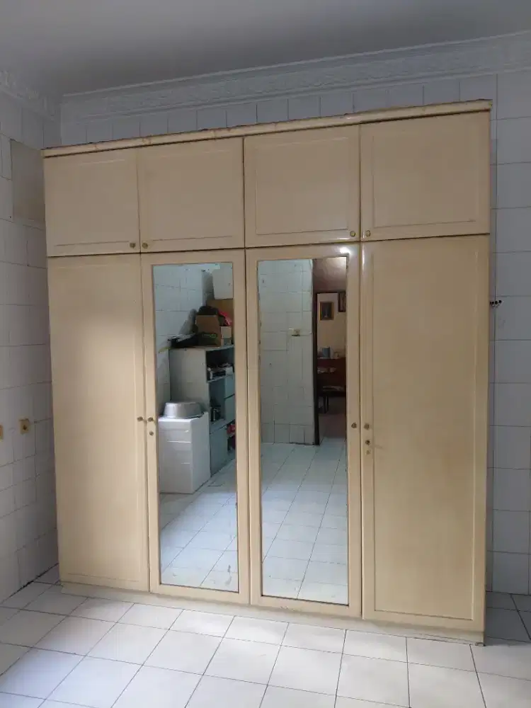 JUAL ALMARI 4 PINTU ATAS BAWAH,ISTIMEWA,TERAWAT,HARGA NEGO SAMPAI DEAL