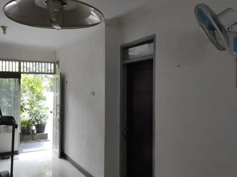 Dijual cepat Rumah Ex. Boutique (2,5 lantai) Cocok untuk Usaha Garment, di daerah Cimanggu 1, Kedung Badak, Tanah Sereal, Bogor. Jawa Barat.