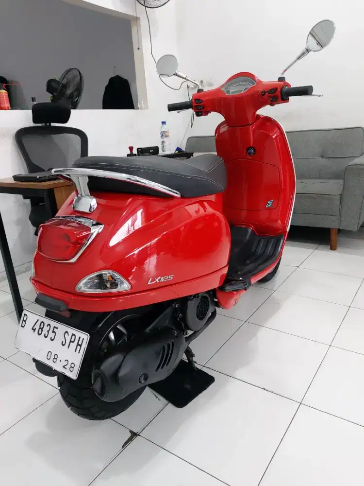 Piaggio Vespa matic LX 125 2022 KM 9rb B DKI