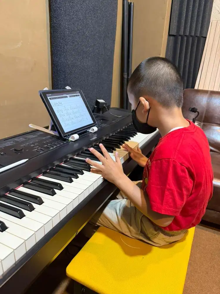 Kursus / Les Piano , Gitar , Cello , Biola , dll