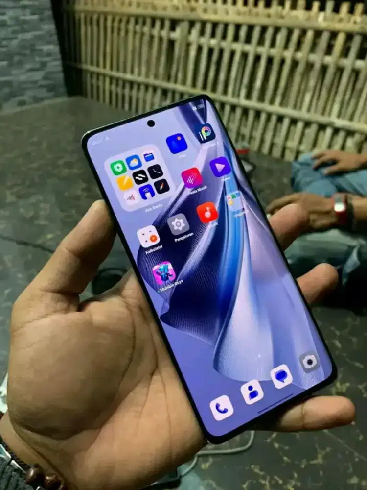 Oppo Reno 10 5G Amoled Layar Lengkung