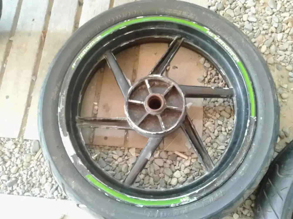 Velg motor bekas