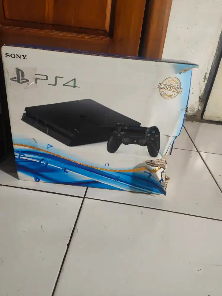Sony PlayStation 4 Slim