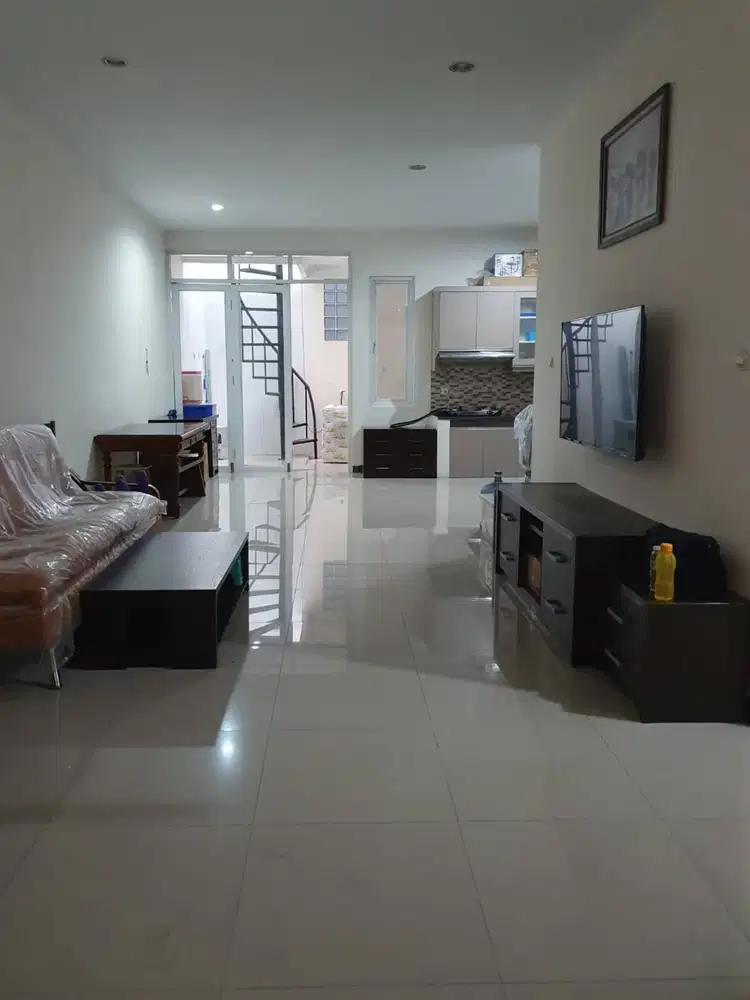 Dijual Rumah Minimalis 2 Lantai di Taman Kopo Indah 5