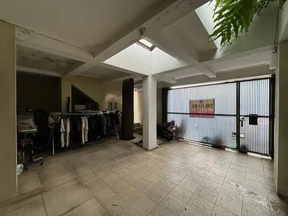 RUMAH LUAS COCOK UNTUK KOSTAN DEKAT UNIVERSITAS PARAHYANGAN DI CIUMBULEUIT BANDUNG