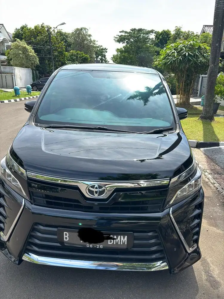 Toyota Voxy 2018