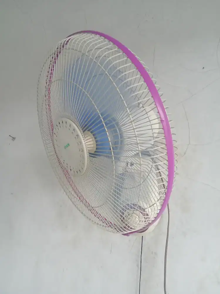 Kipas angin dinding 16 inch kenceng normal