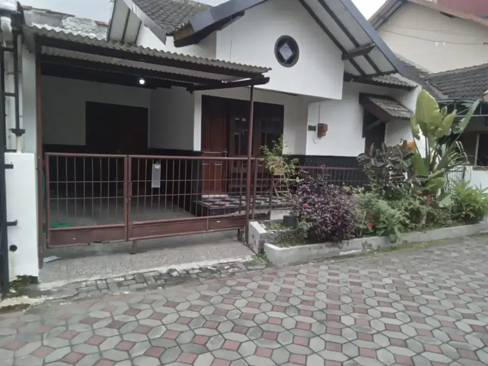 RUMAH STRATEGIS MURAH DI DEKAT ALUN - ALUN SELATAN MERGANGSAN KOTA YOGYAKARTA