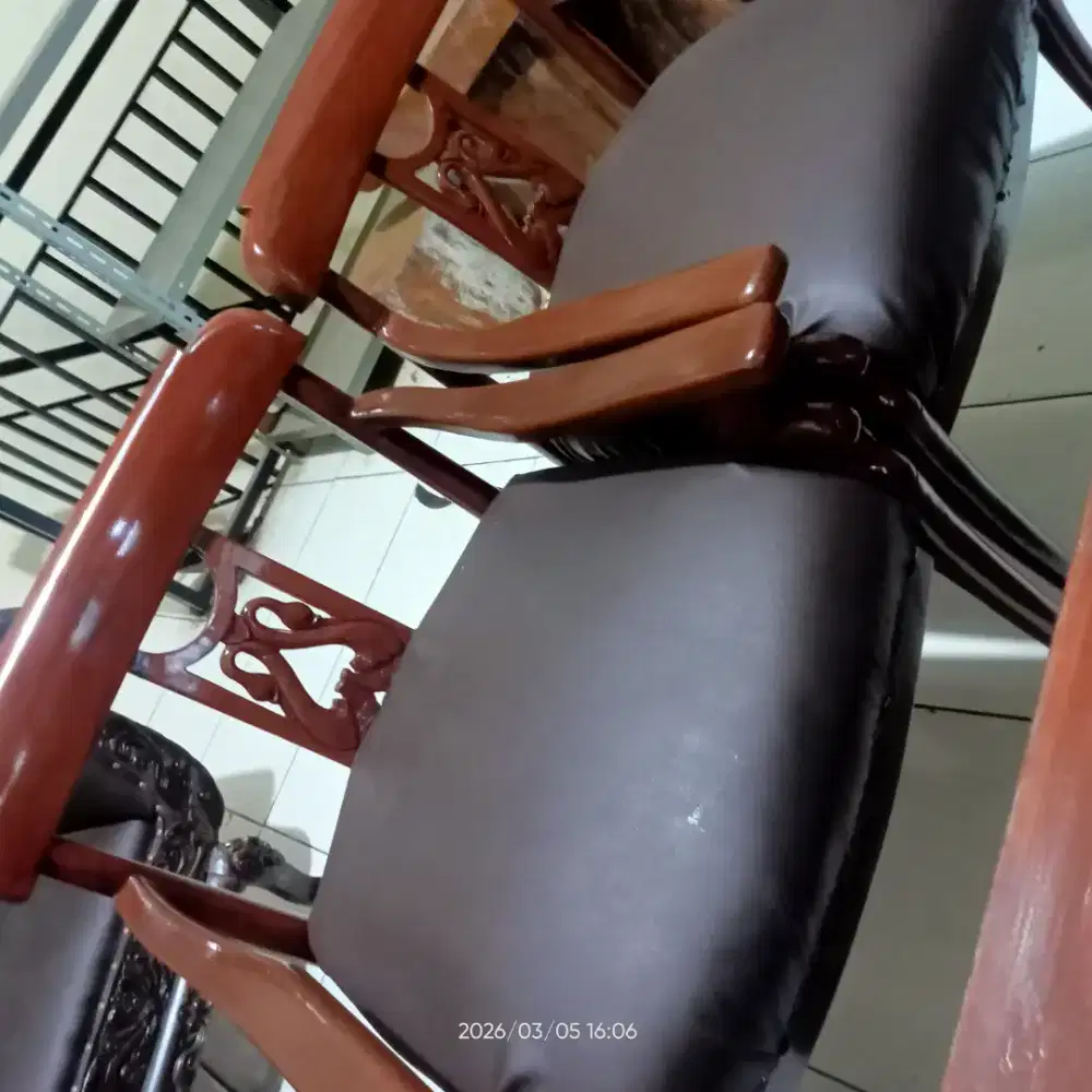 3 kursi 1 meja kayu jati bekas sudah ganti kain