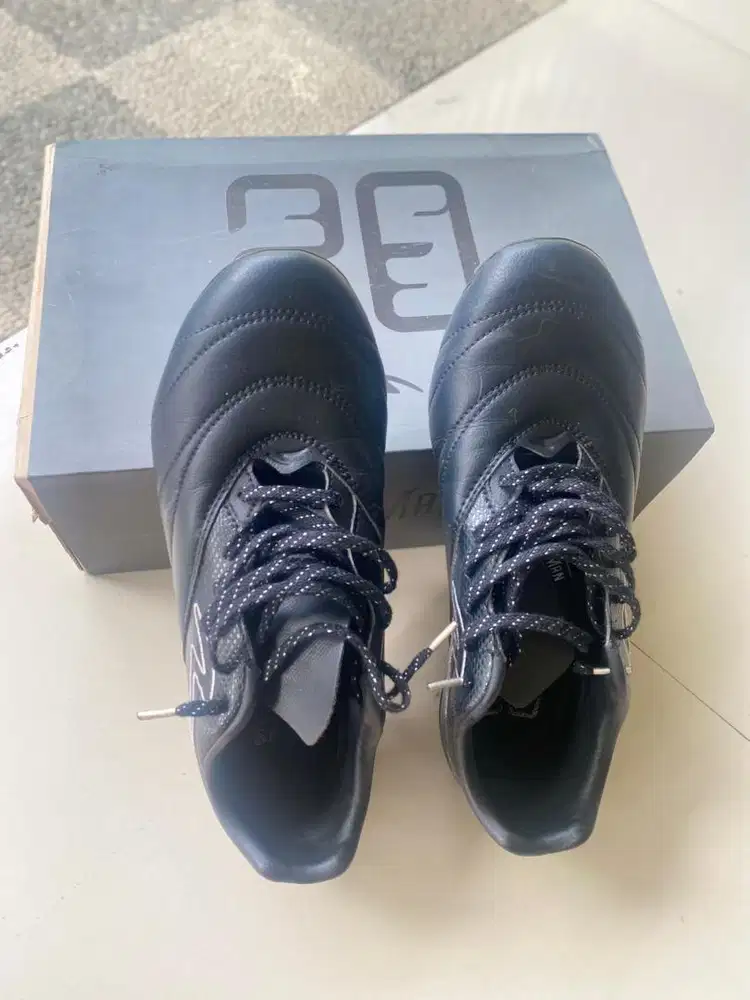 Sepatu Bola Specs SHAMAN BEPE20