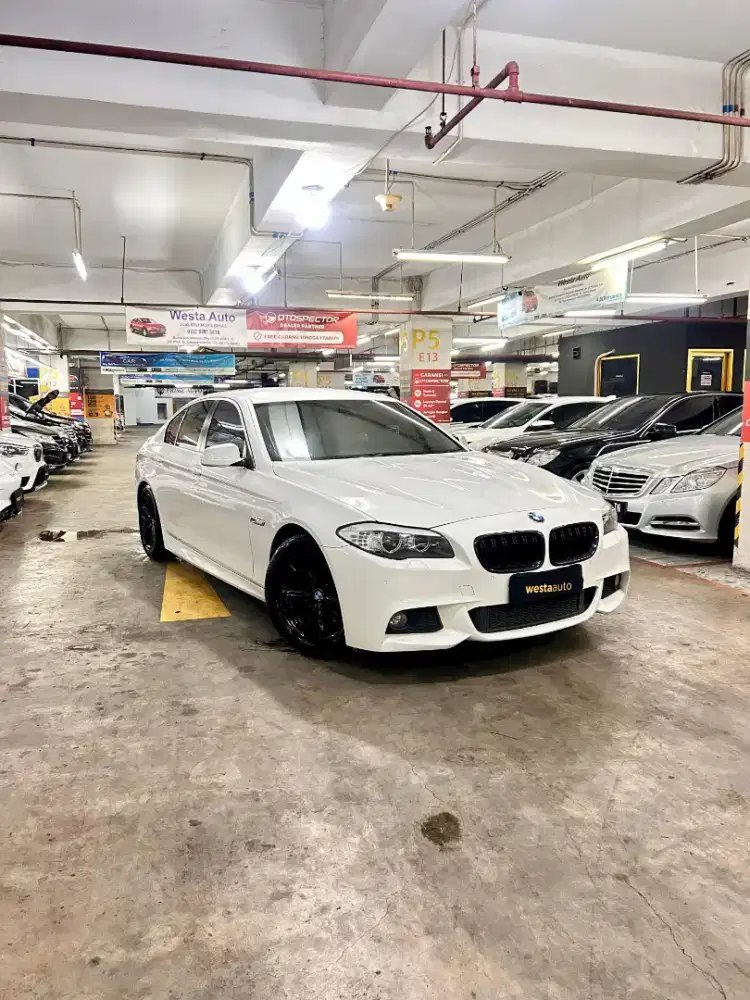 CASH ODO 50rb BMW 523i F10 2011 nik 2010 AT Putih Like New