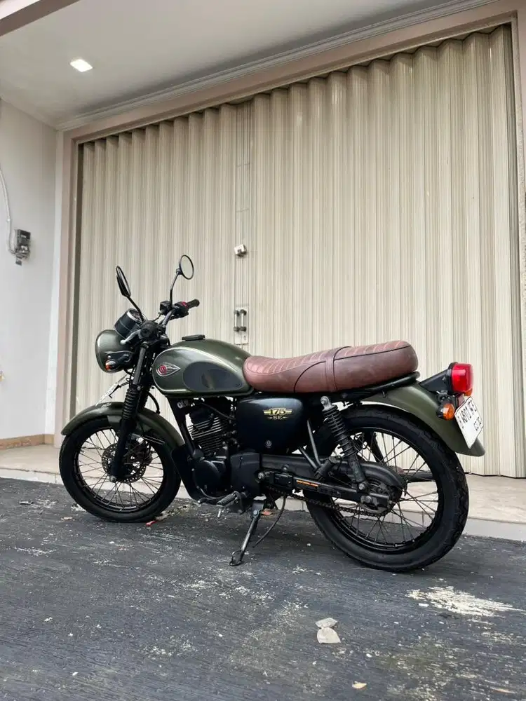 Kawasaki W175 SE 2018 Green Army