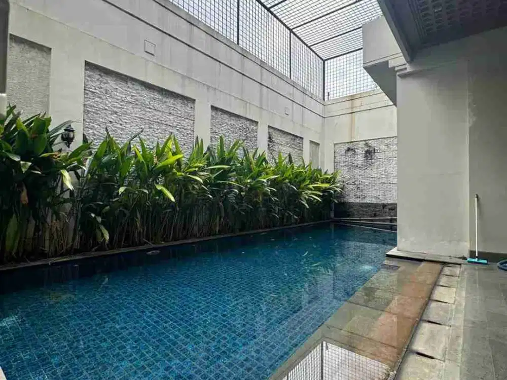 Rumah mewah + kolam renang nyaman LT 651 LB 1400 di pondok Indah jaksel