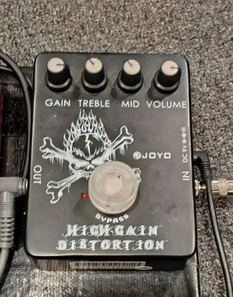 Pedal efek distorsi