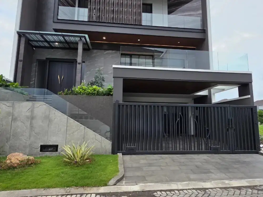 Rumah Citraland Waterfront di Surabaya Barat Modern House, 3 Lantai