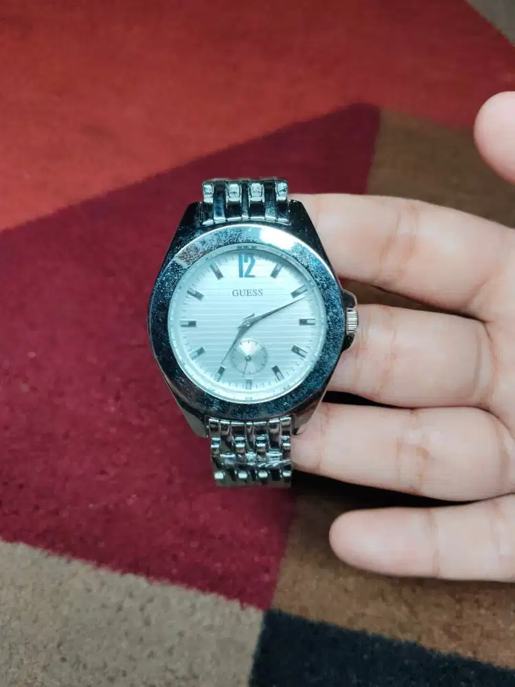 Jam Tangan Wanita merk Guest sesuai Gambar
