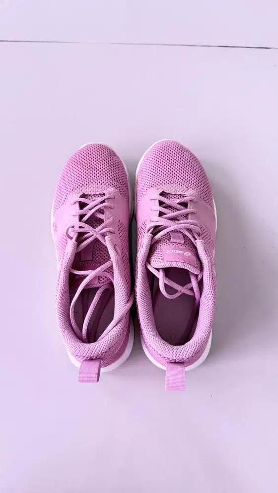 Sepatu asics pink wanita