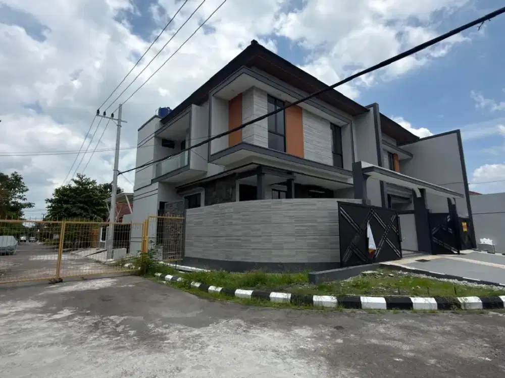 Dijual Rumah Megah HOOK 2 lantai sisa 1 unit saja di Sutorejo
