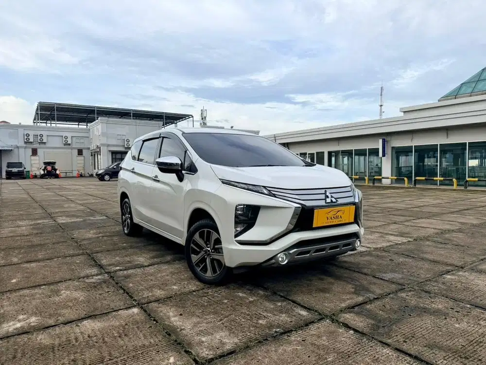 MITSUBISHI XPANDER ULTIMATE 2018 PUTIH KILOMETER ANTIK RENDAH GRESS