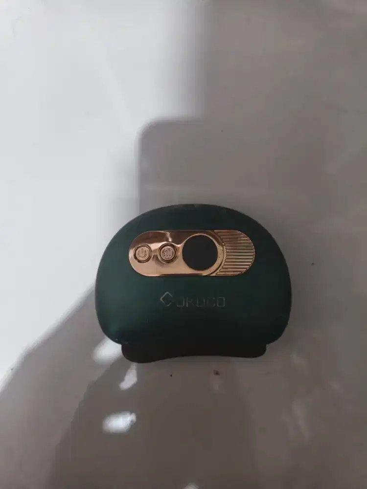 Alat pijat getar untuk wajah