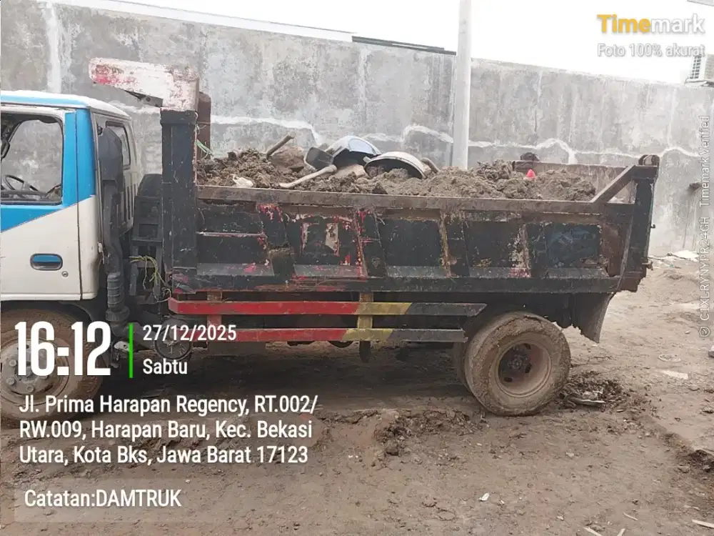 Buang sampah puing bangunan buang bobokan rumah