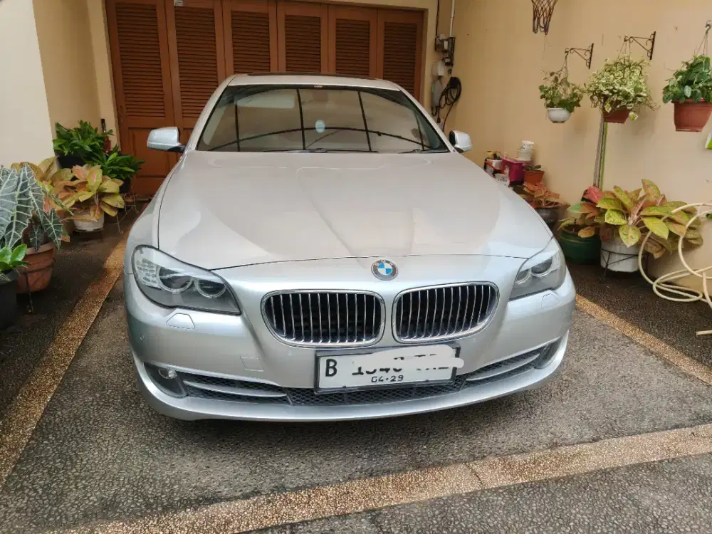 Harus terjual bln ini. BMW 520i-AT 2013 pakai 2014 bensin