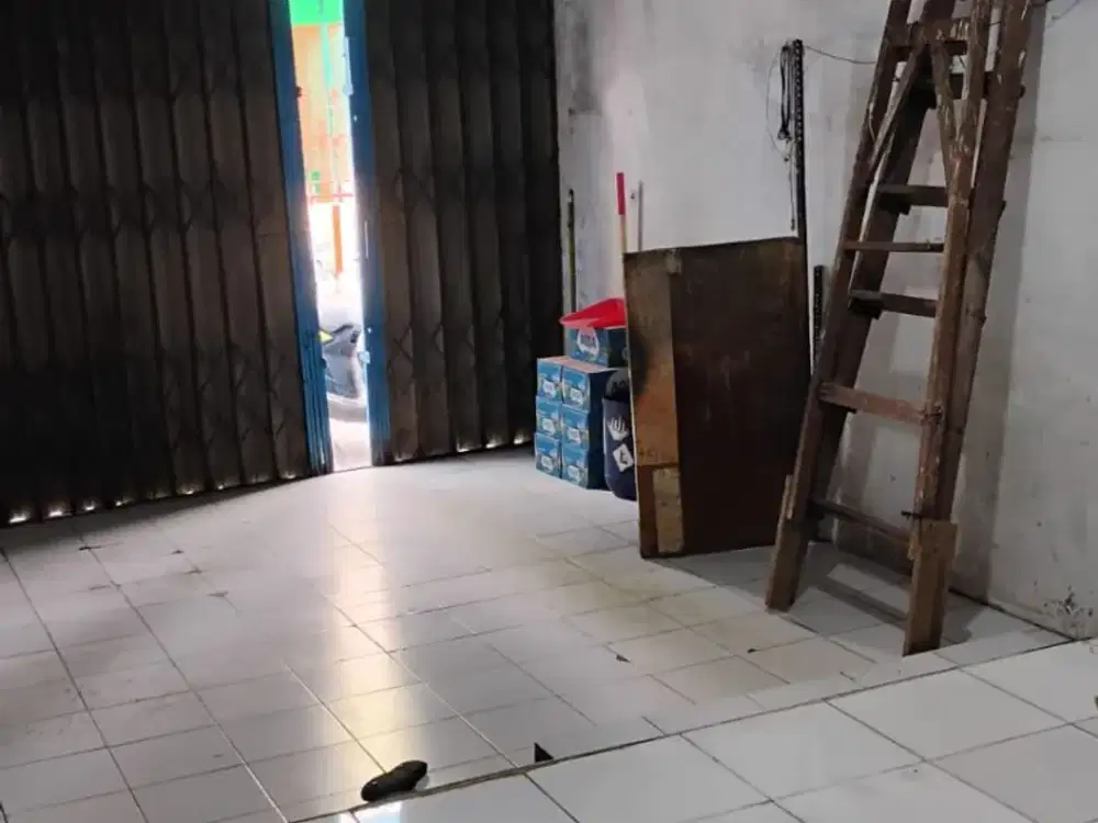 Tempat Usaha Bebas Banjir, Dekat Keramaian, Padat Penduduk, Cocok Utk Rumah Tangga, Usaha, Ada 5 Kamar Utk Kostdi Mangga Dua Selatan, Jakpus S273