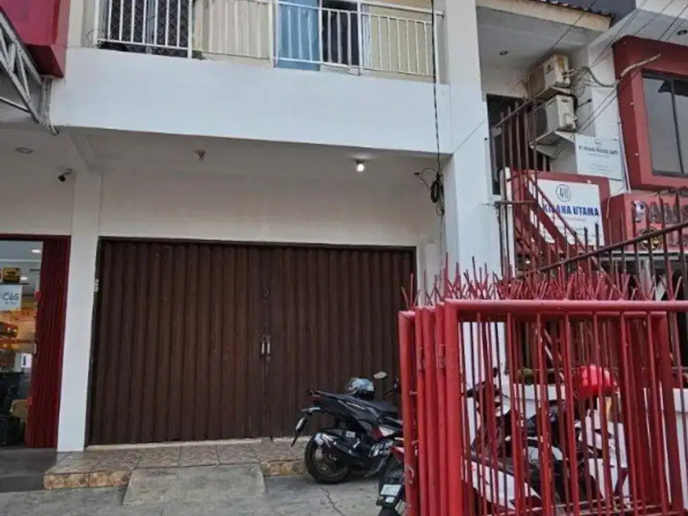 Luas 117 Ruko Ramai 3 Lantai Disewakan di Pondok Kopi Duren Sawit Jakarta Timur