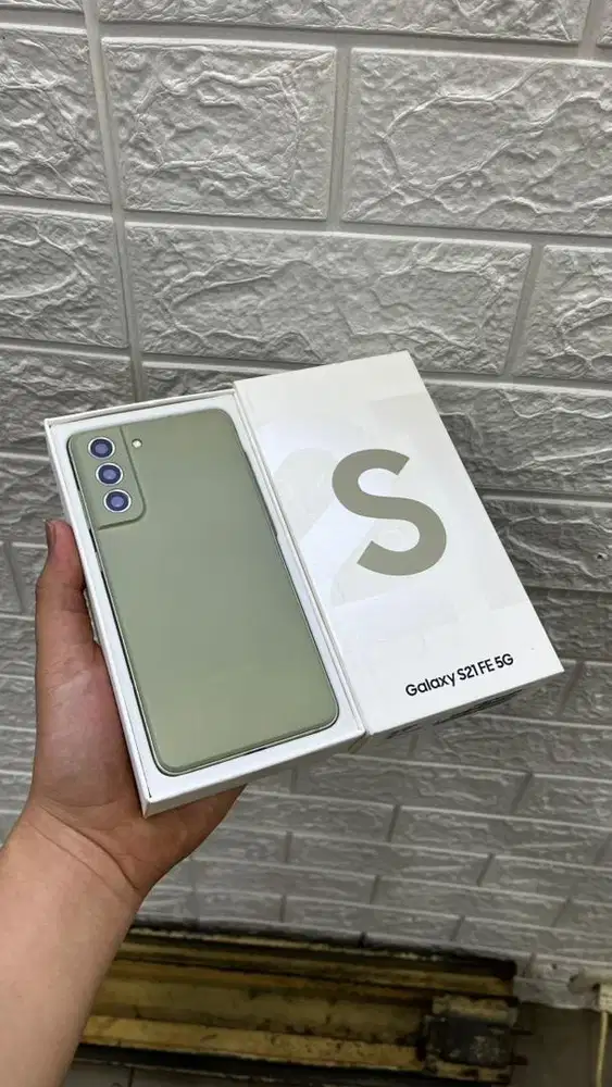Samsung S21 FE 5G 8/256 like new