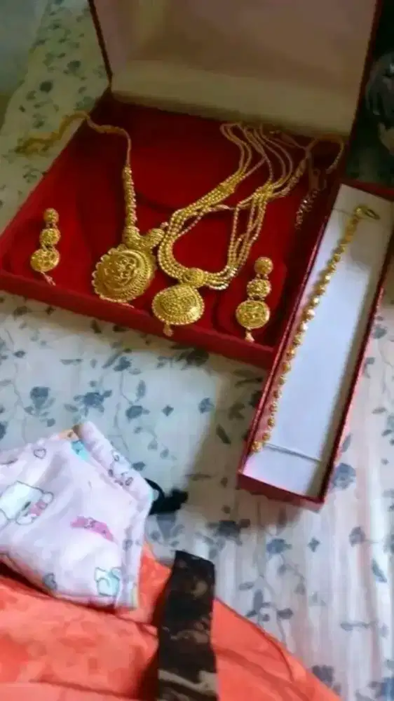 Menerima jual beli emas tampa surat dari tokoh lain