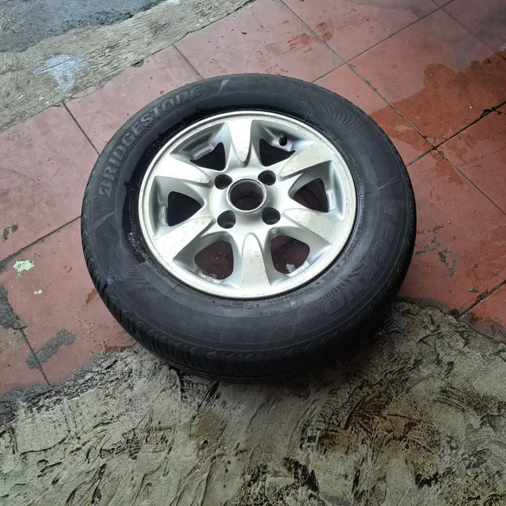 Serep mobil kijang ring 14 ban serep