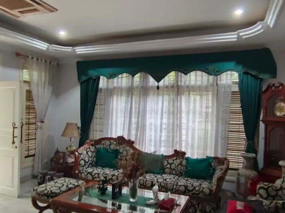 NL.403 - Murah !! Dijual Rumah Siap Huni Luas 596 Semi Furnish di Pulomas