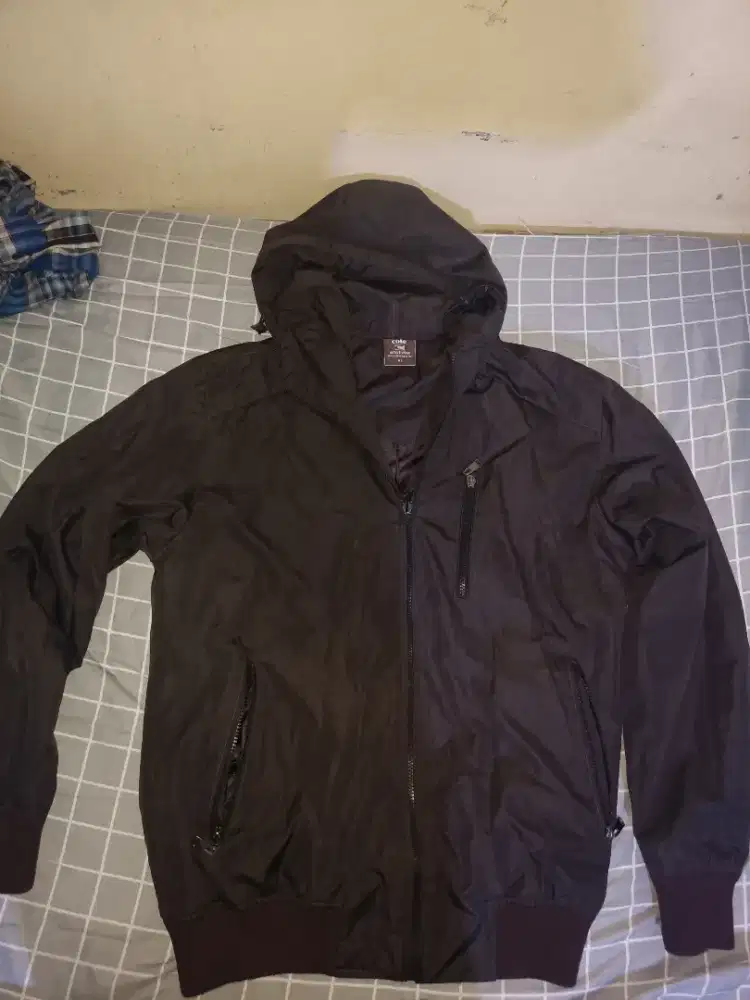 Jaket Merk Cole