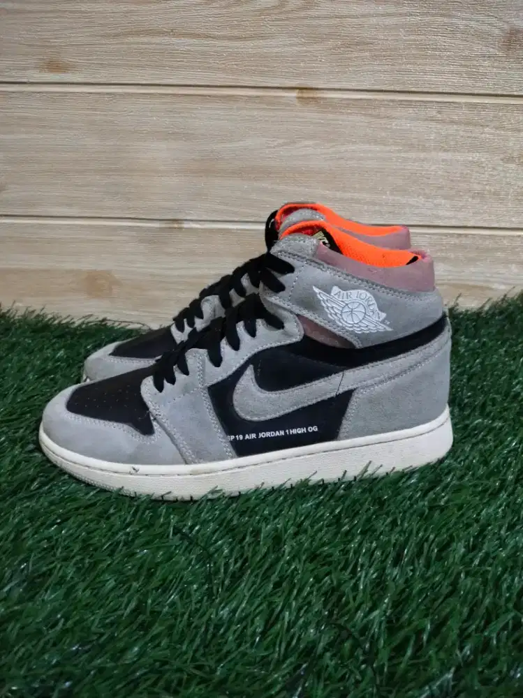 Sepatu Nike Air Jordan 1 Retro Hi OG'Abu Netral '