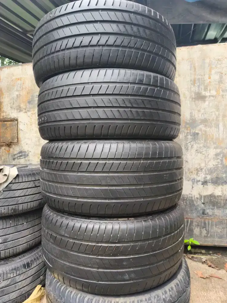 Bridgestone alenza RFT 305 40 R20 & 275 45 R20