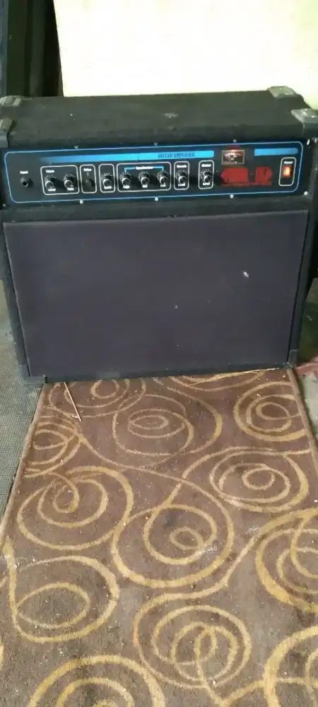 Di jual ampli gitar speaker 12