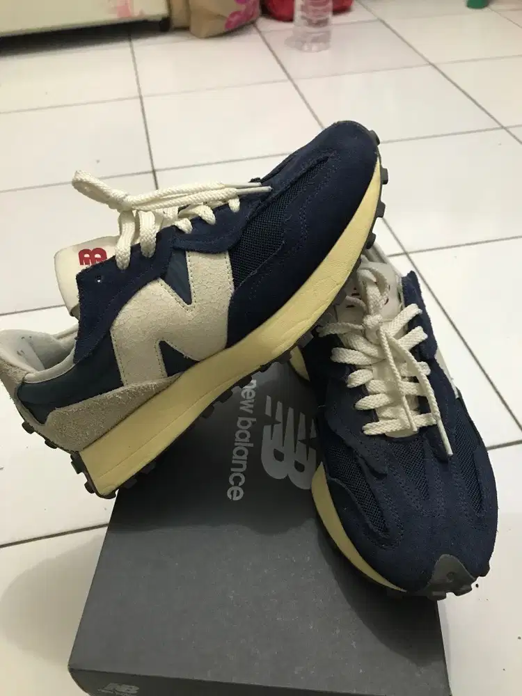 New Balance 327