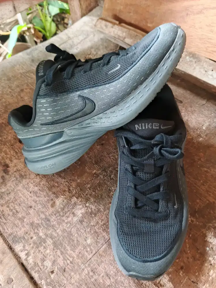 Jual sepatu Nike uplift original size 41 bisa kirim bayar cod