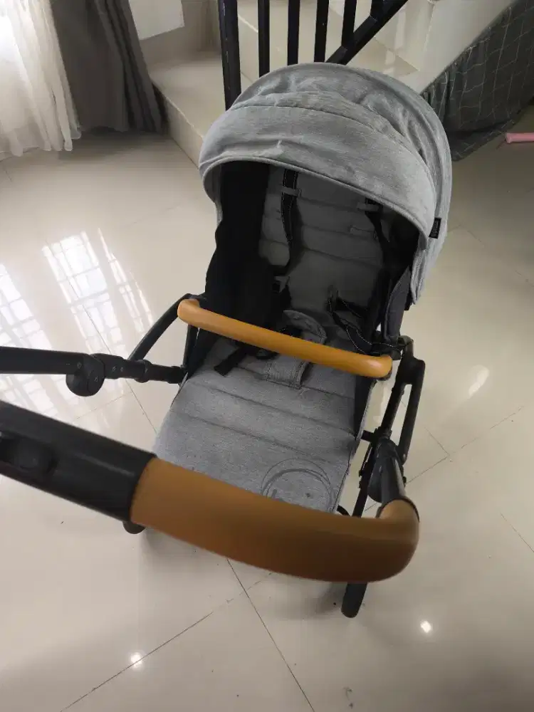 Preloved Stroller BabyElle EZ Switch - Ringan, Praktis, Siap Pakai