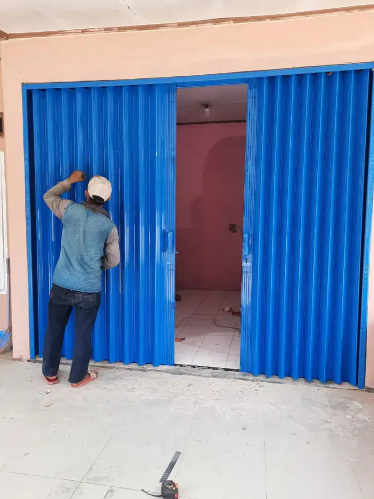 Rolling door pintu pertisi aluminium