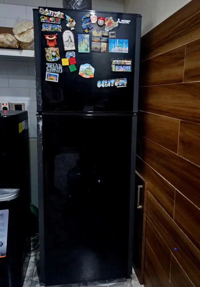 Kulkas mitsubishi 260 ltr