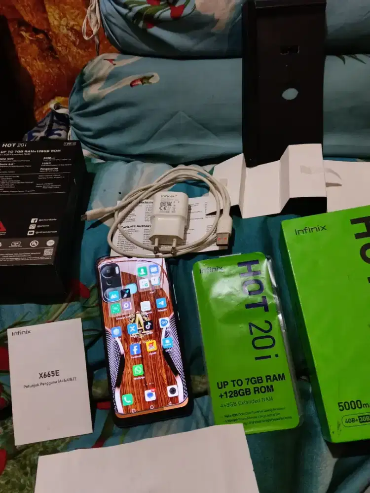 Hp infinix hot 20i 7GB/128GB kodisi komplit belum pernah servis